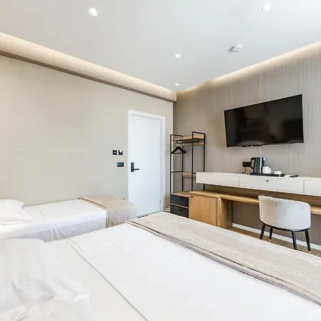 מלון Verona Boutique 4*